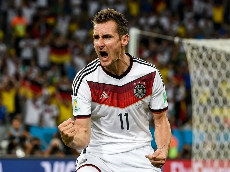 Klose ghi 16 bàn tại World Cup và từng giữ kỷ lục suốt 12 năm.