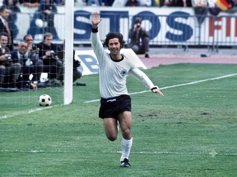 Gerd Müller ghi 14 bàn qua 13 trận và vô địch World Cup 1974.